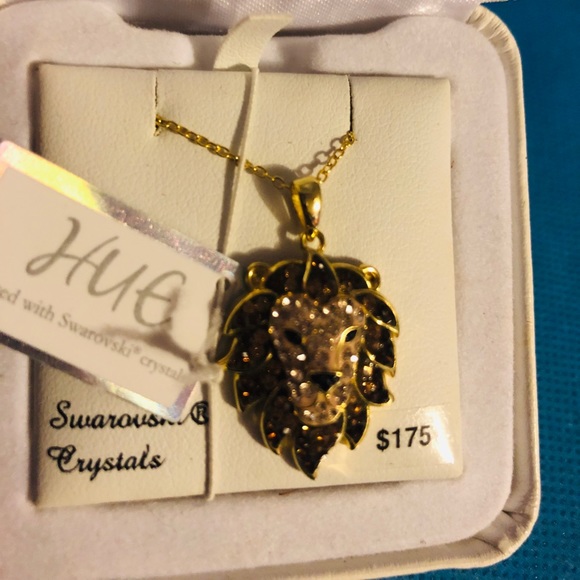 Swarovski crystal Gold Lion pendant and chain - Picture 2 of 4